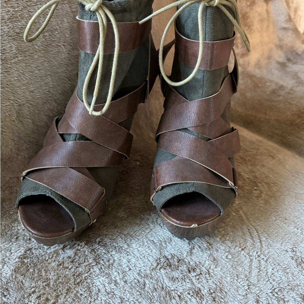 Dollhouse leather platform open toe ankle bootie size 11